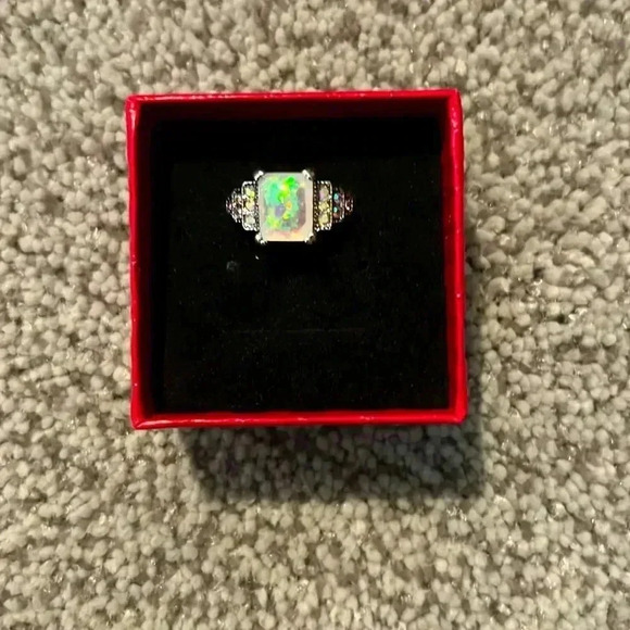 🆕 Sparkling Silver & Crystal Ring Size 7 - Picture 1 of 8